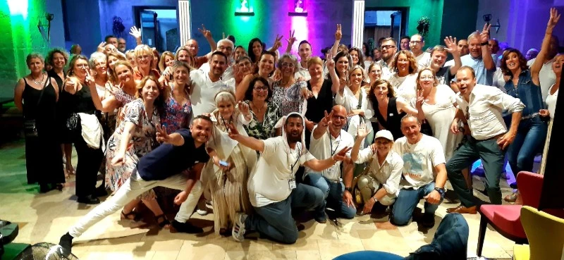 Soirée dansante organisée sur Leizup et regroupant plusieurs dizaines de personnes