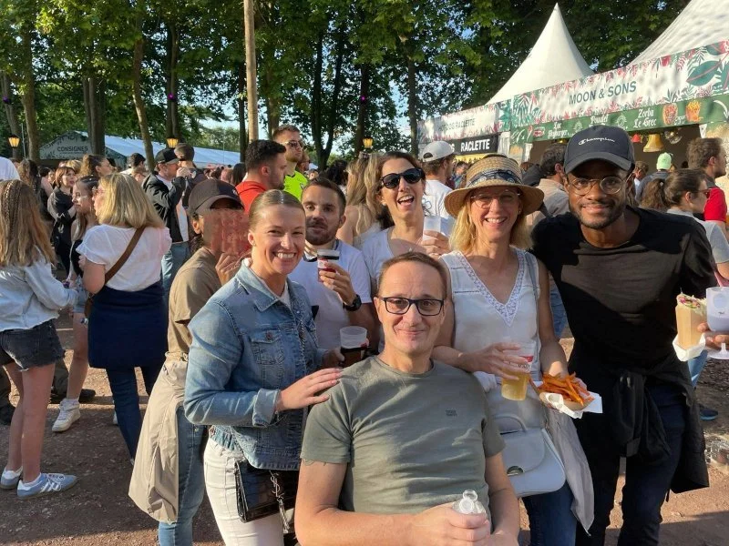 Boire un verre en festival dans la bonne humeur avec Leizup